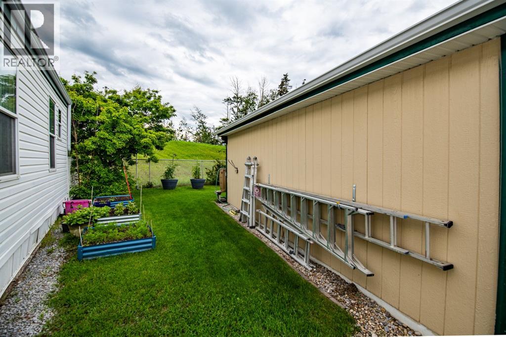 Listing photo – 325, 37534 England Way, Rural Red Deer County