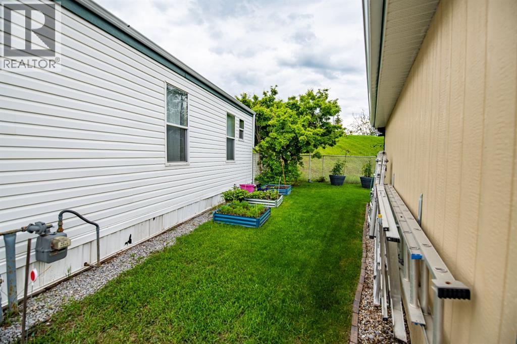 Listing photo – 325, 37534 England Way, Rural Red Deer County