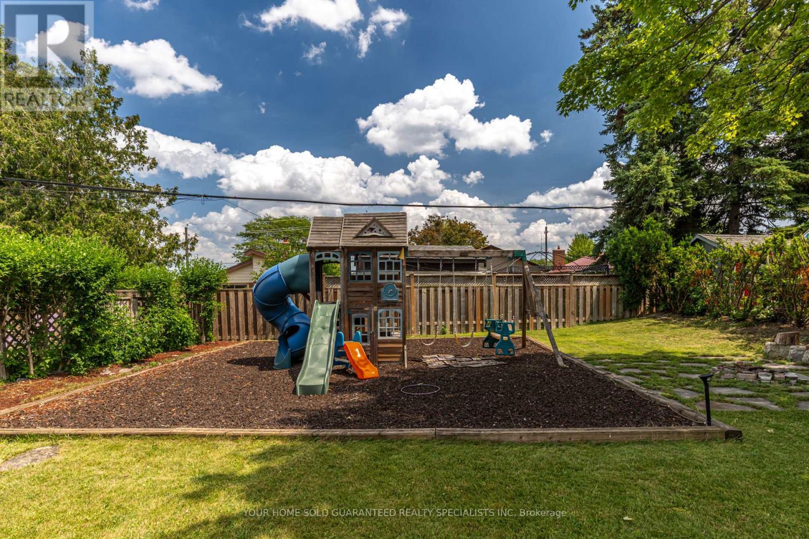 5 HALLOW CRESCENT - 12
