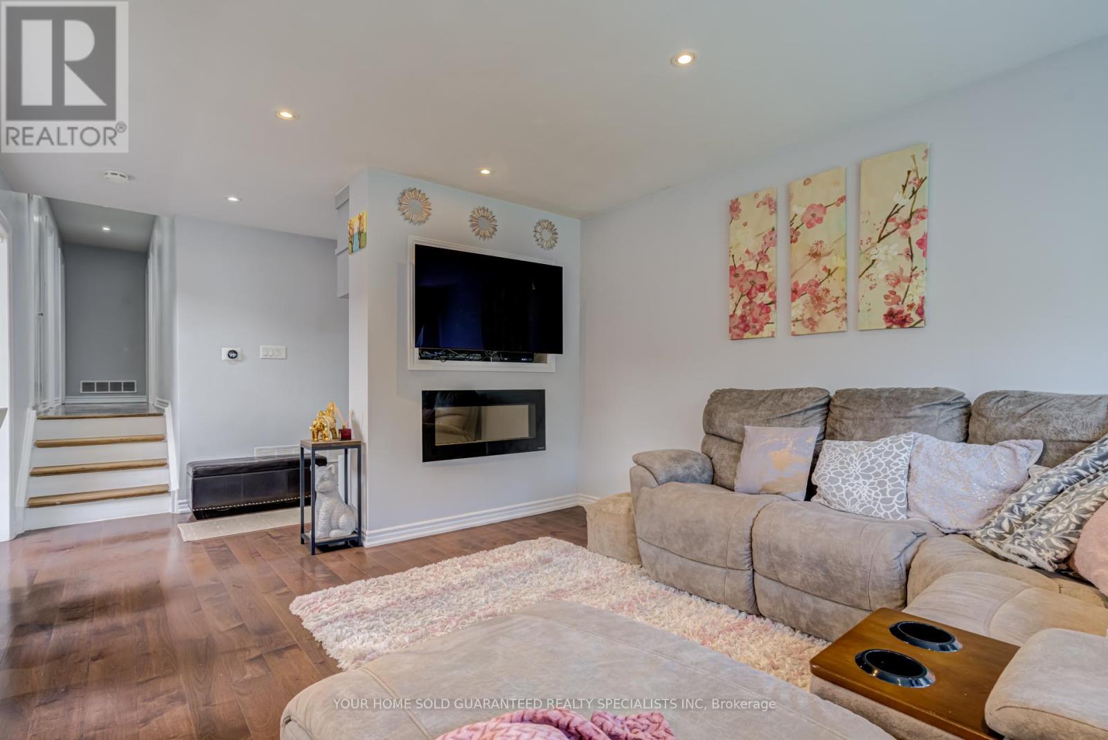 5 HALLOW CRESCENT - 2