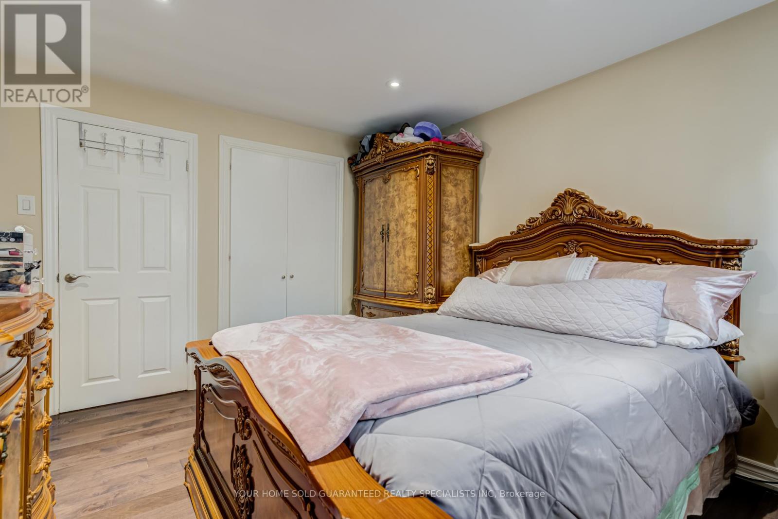 5 HALLOW CRESCENT - 23