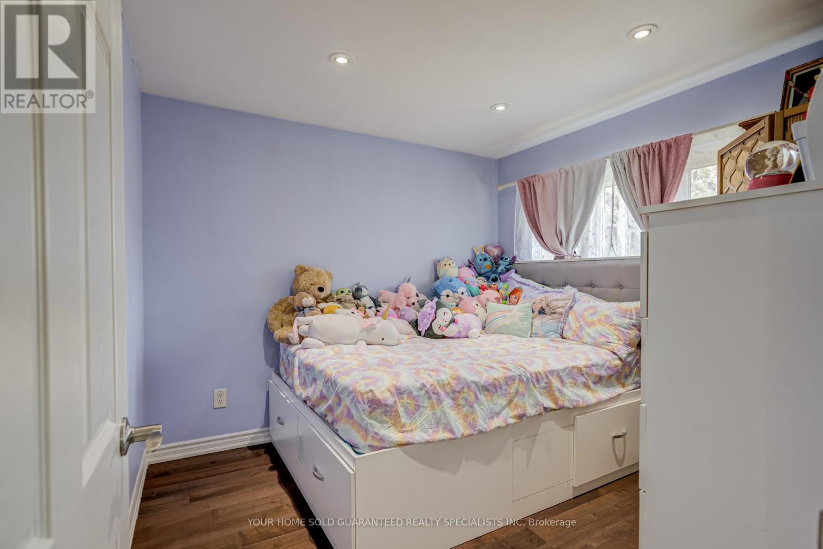 5 HALLOW CRESCENT - 26