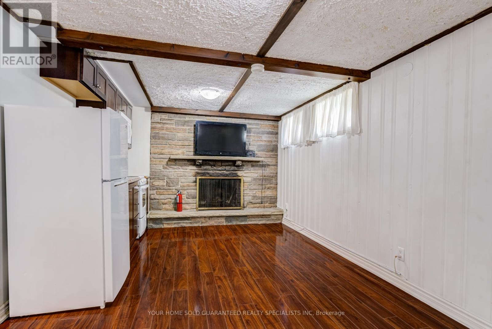 5 HALLOW CRESCENT - 29