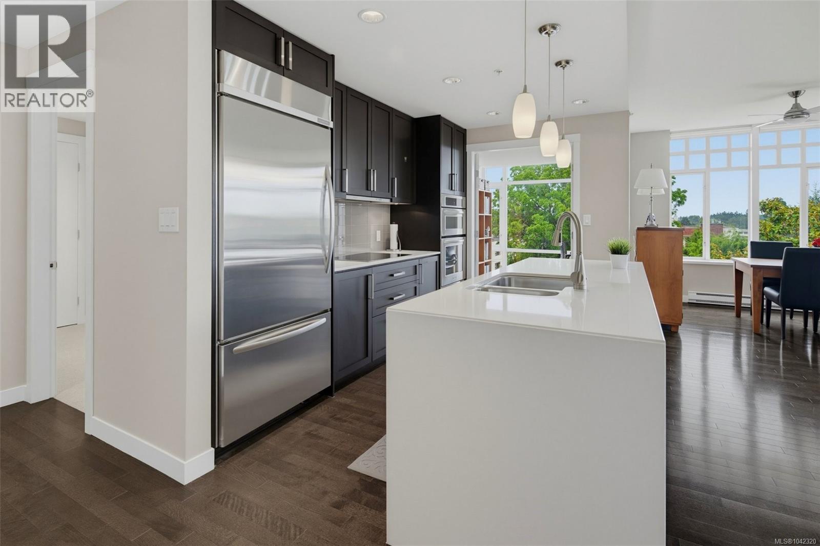 402 999 Burdett Avenue, Victoria