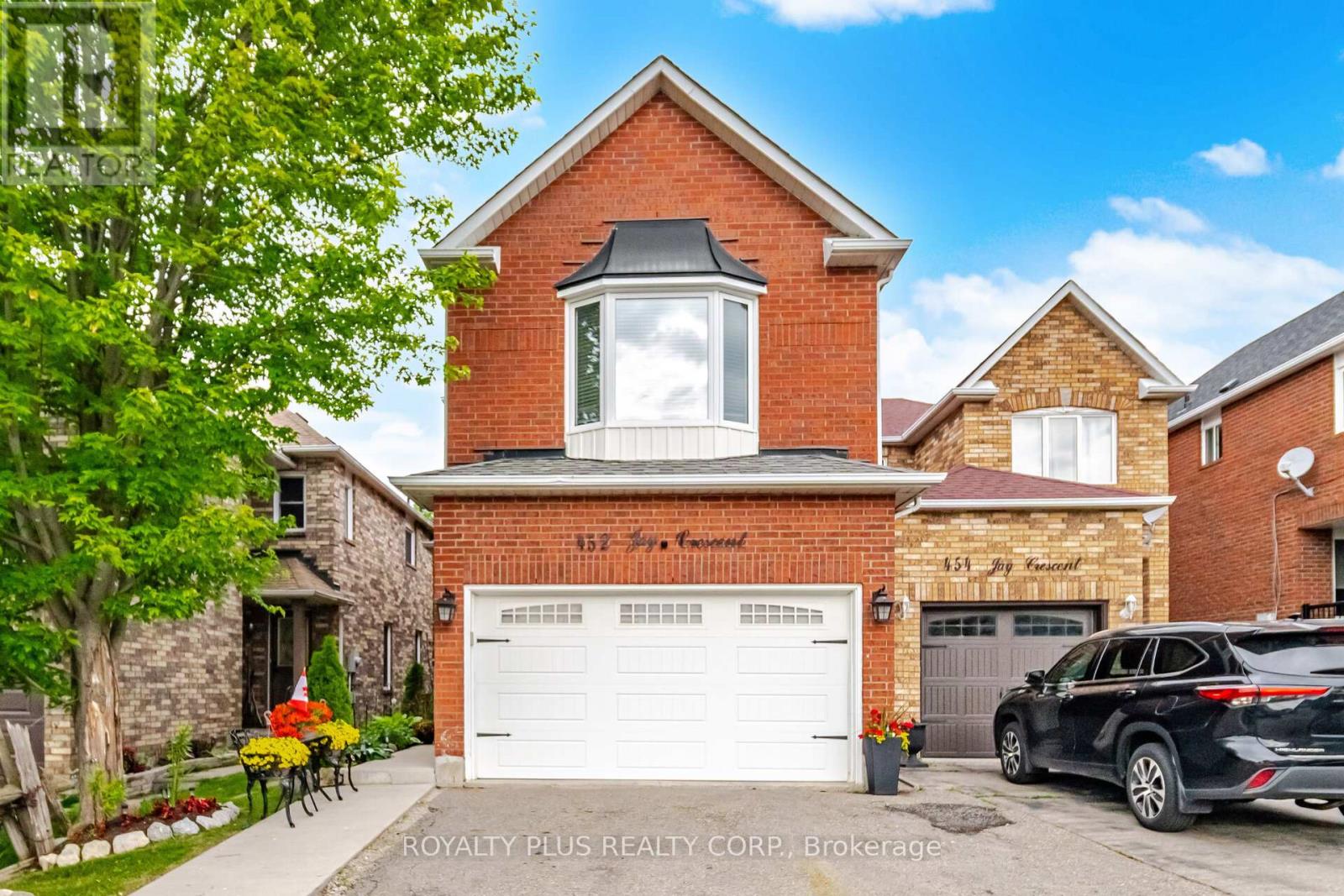 452 JAY CRESCENT - 1