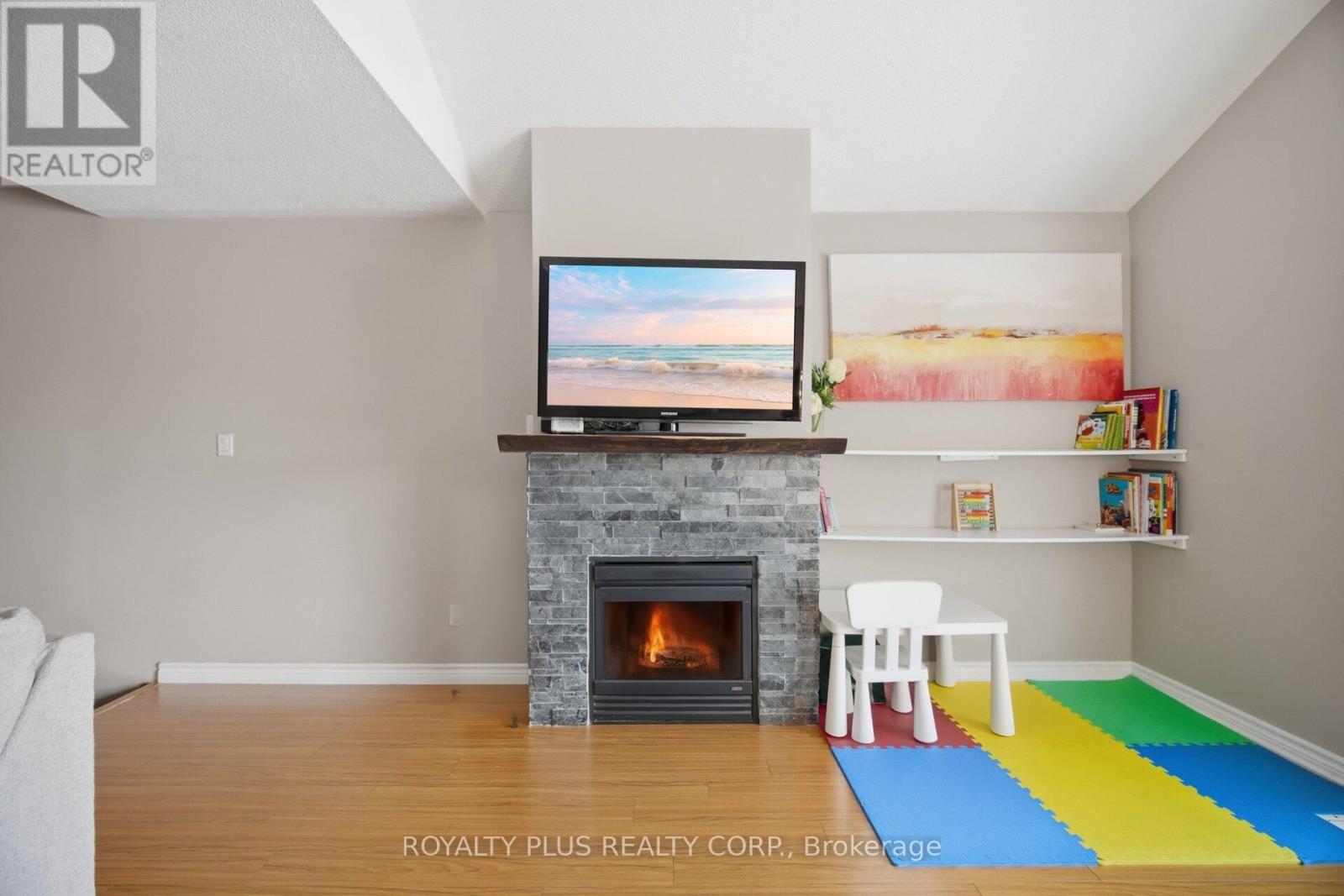 452 JAY CRESCENT - 22