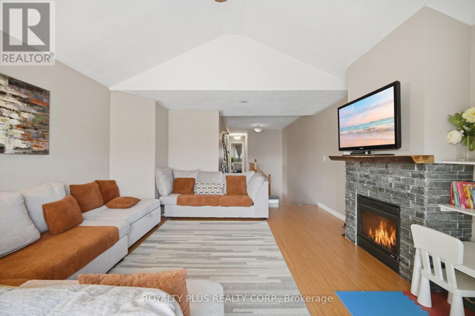 452 JAY CRESCENT - 23