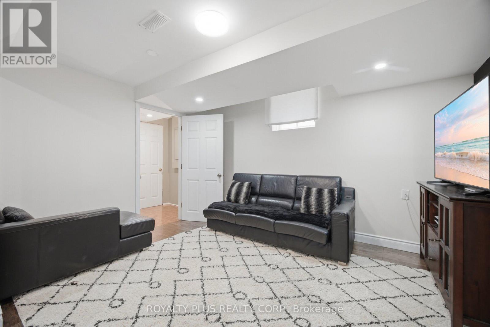 452 JAY CRESCENT - 34