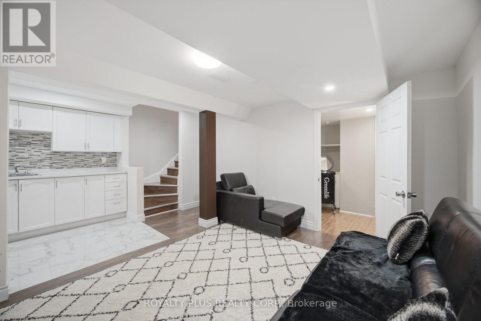 452 JAY CRESCENT - 35