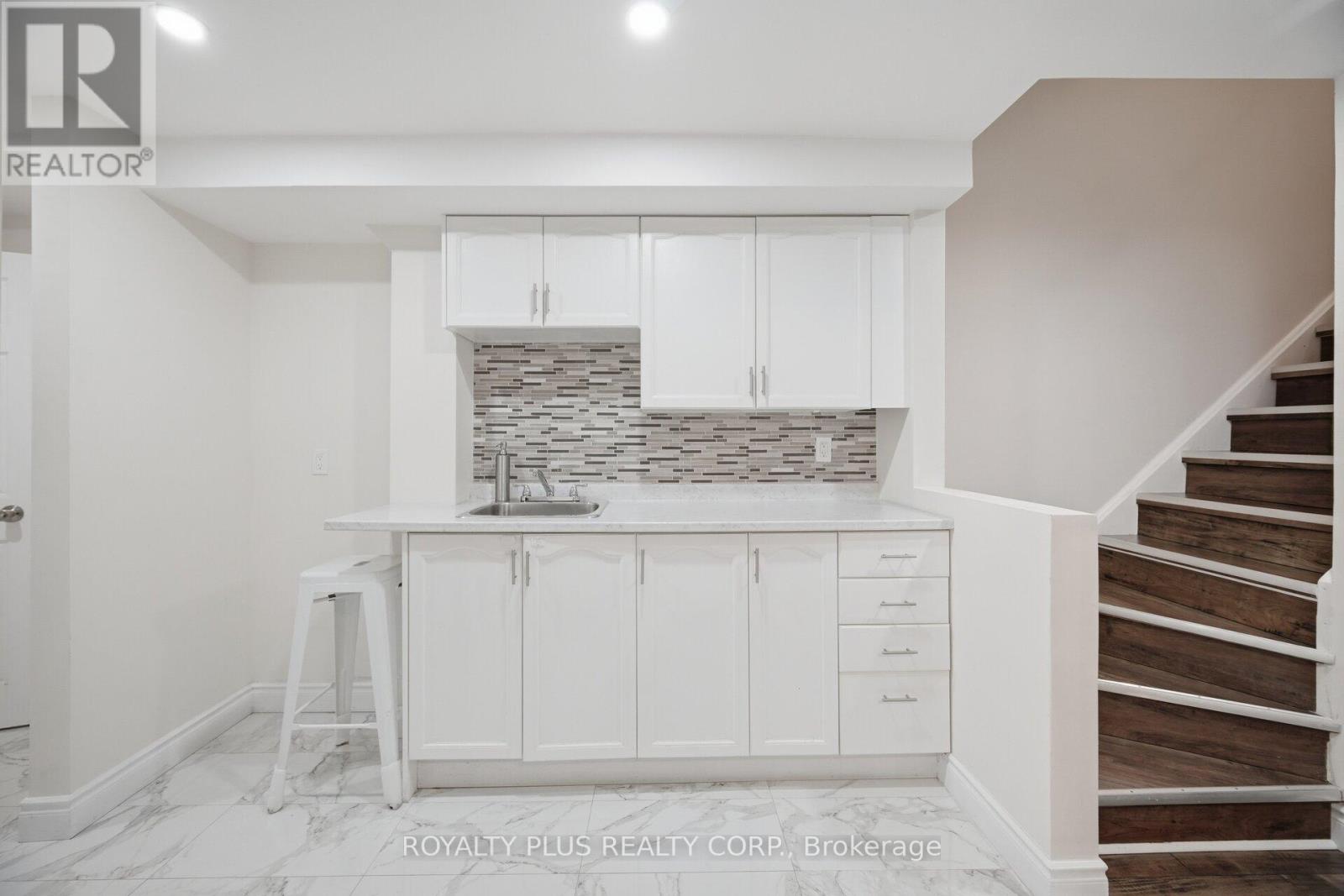 452 JAY CRESCENT - 37