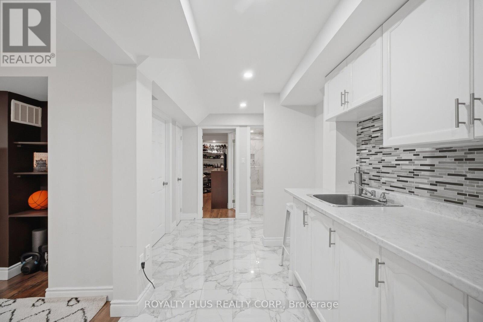 452 JAY CRESCENT - 38