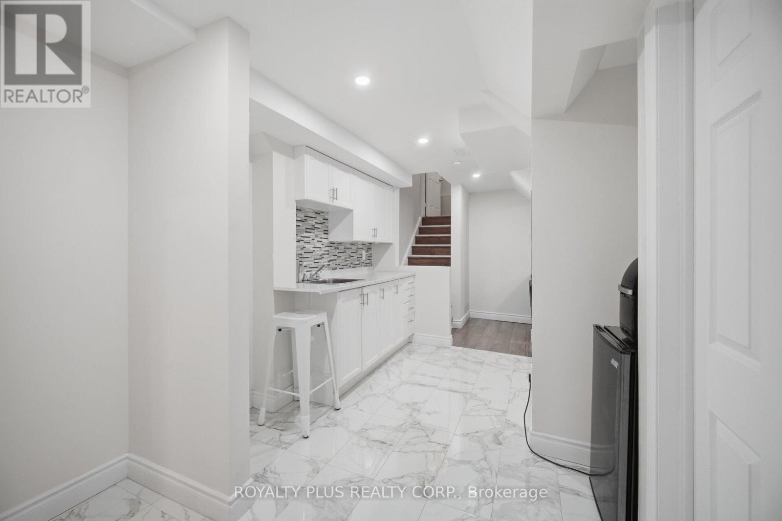 452 JAY CRESCENT - 39