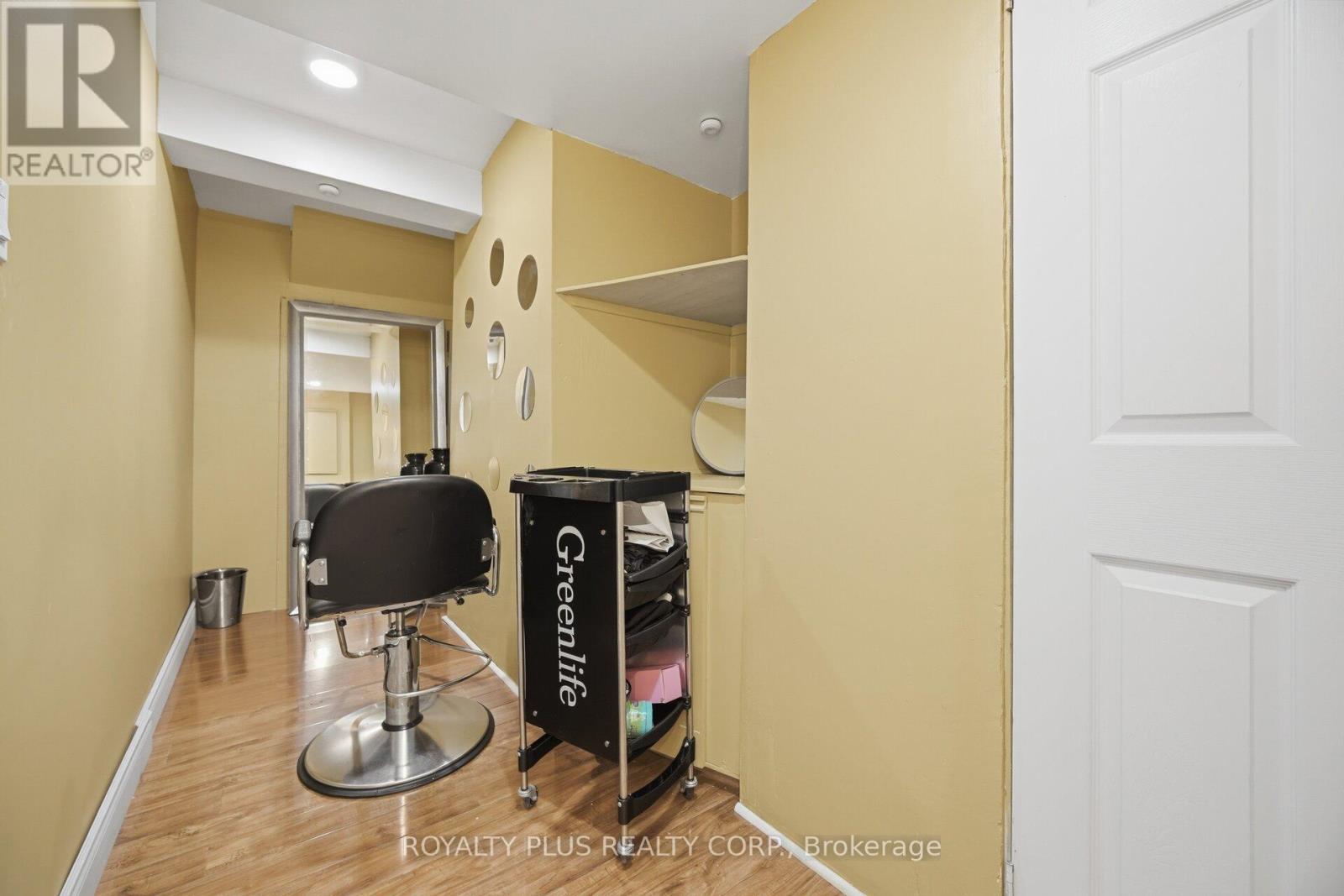 452 JAY CRESCENT - 44