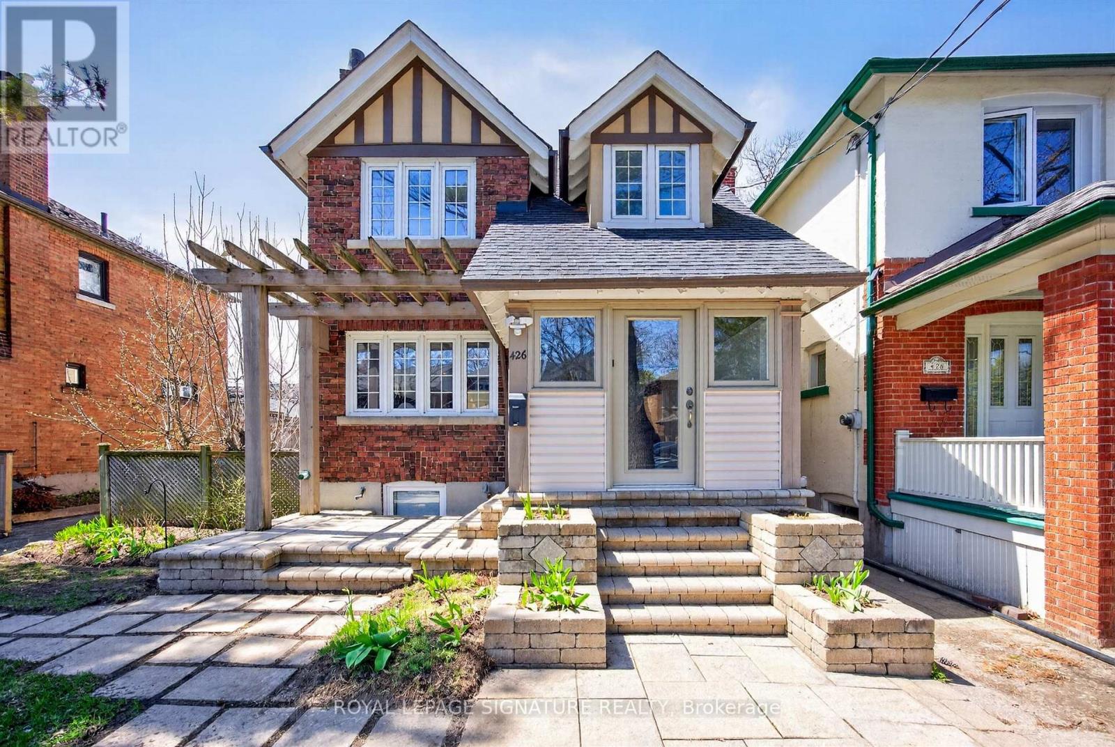 426 ARMADALE AVENUE - 2