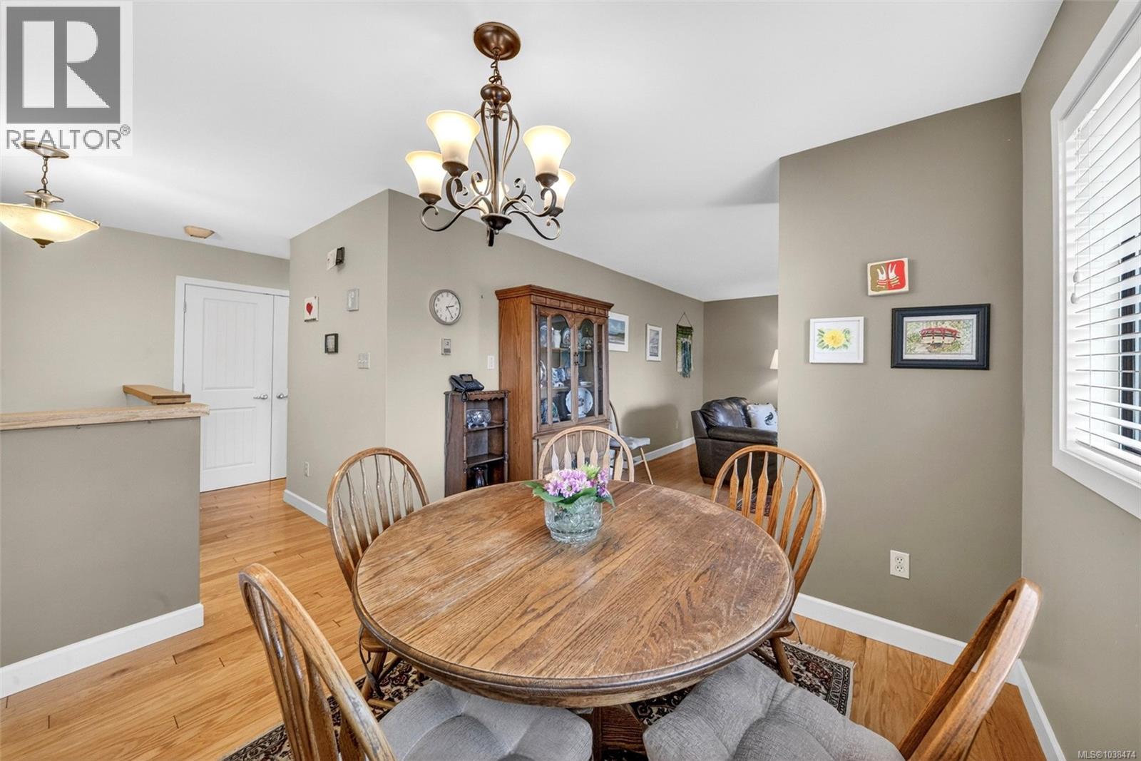 #1 946 Selkirk Ave - 14