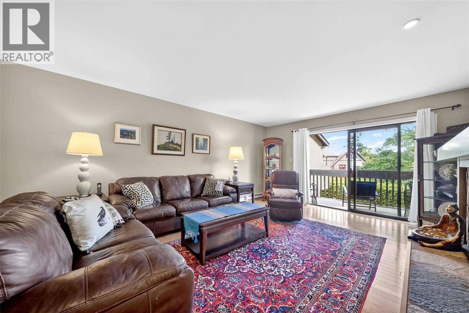 #1 946 Selkirk Ave - 18