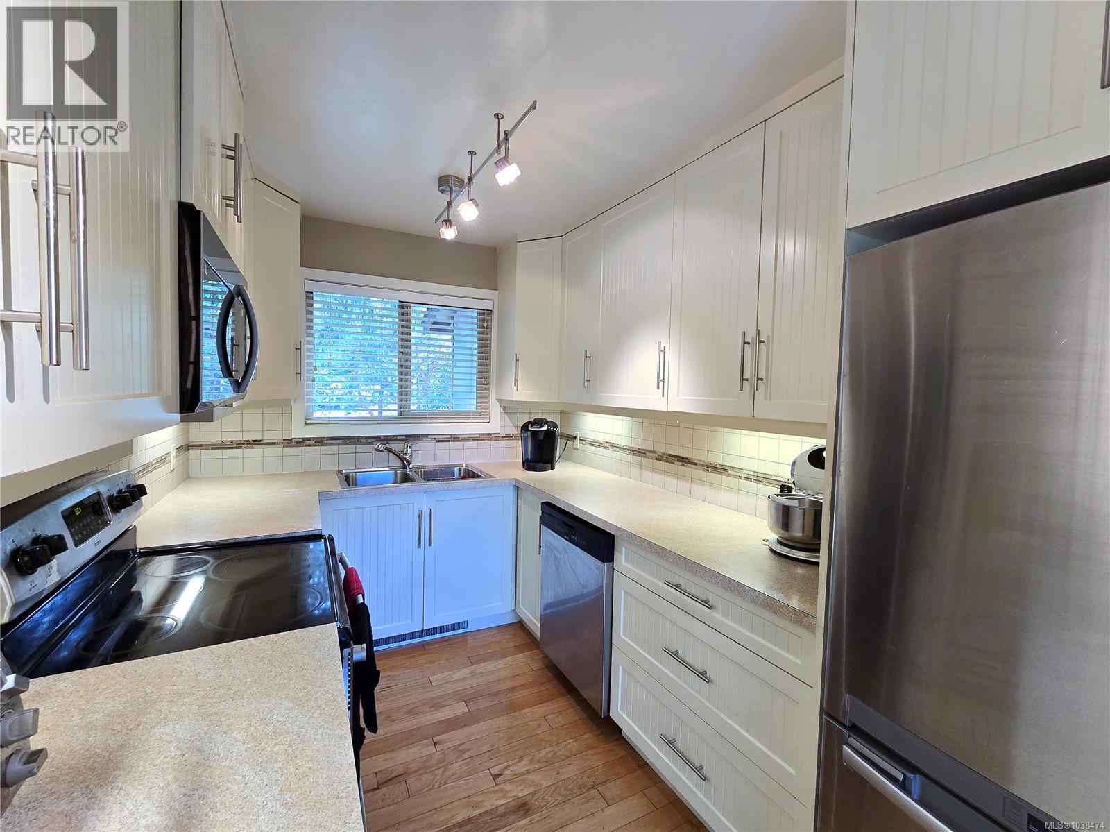 #1 946 Selkirk Ave - 6