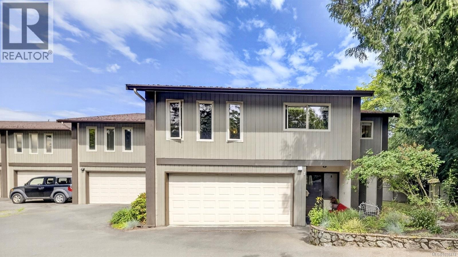 #1 946 Selkirk Ave - 1