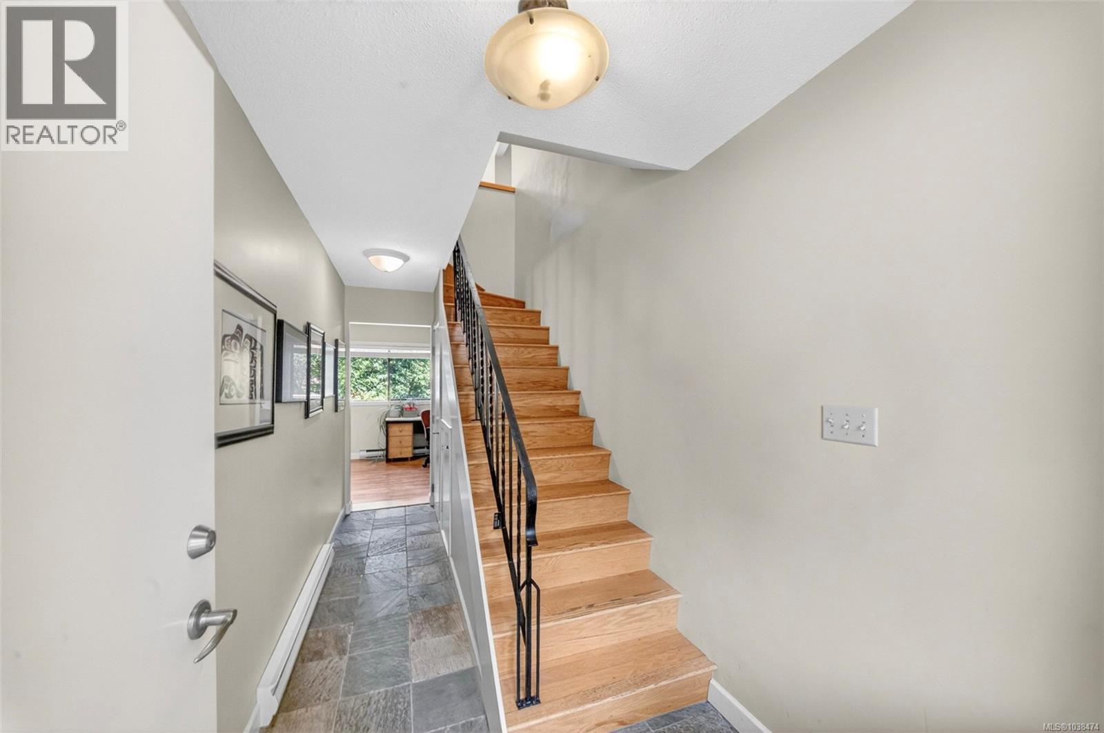 #1 946 Selkirk Ave - 28