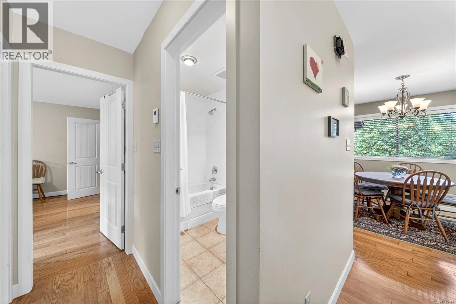 #1 946 Selkirk Ave - 21