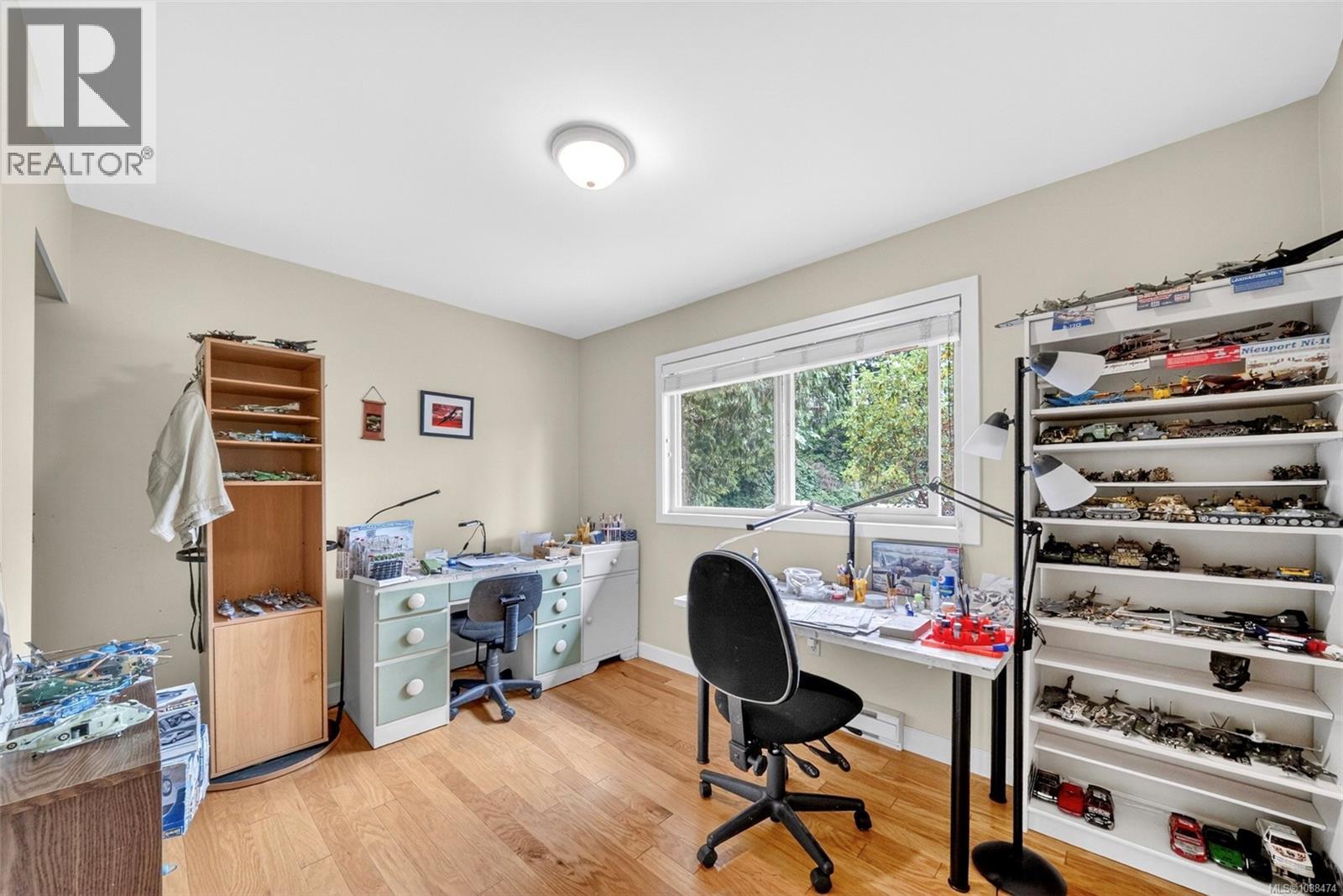 #1 946 Selkirk Ave - 27