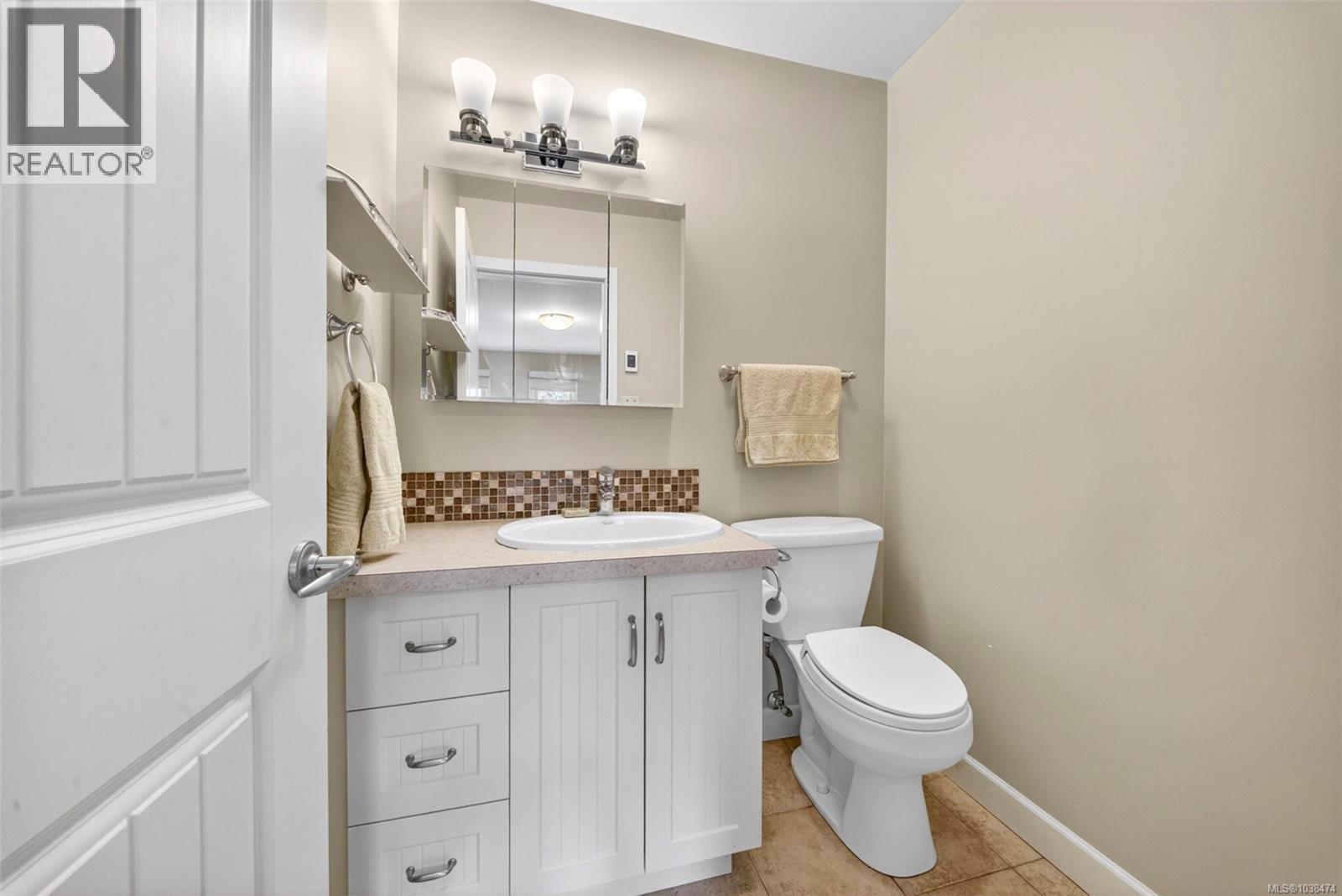 #1 946 Selkirk Ave - 25