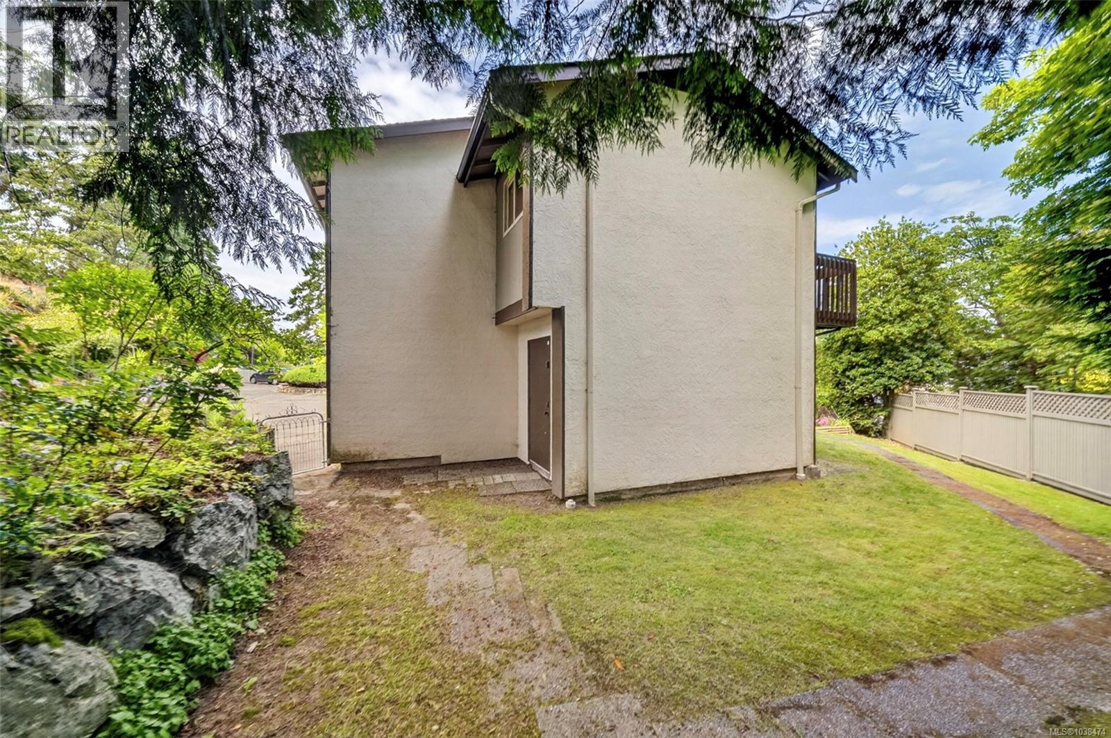 #1 946 Selkirk Ave - 43