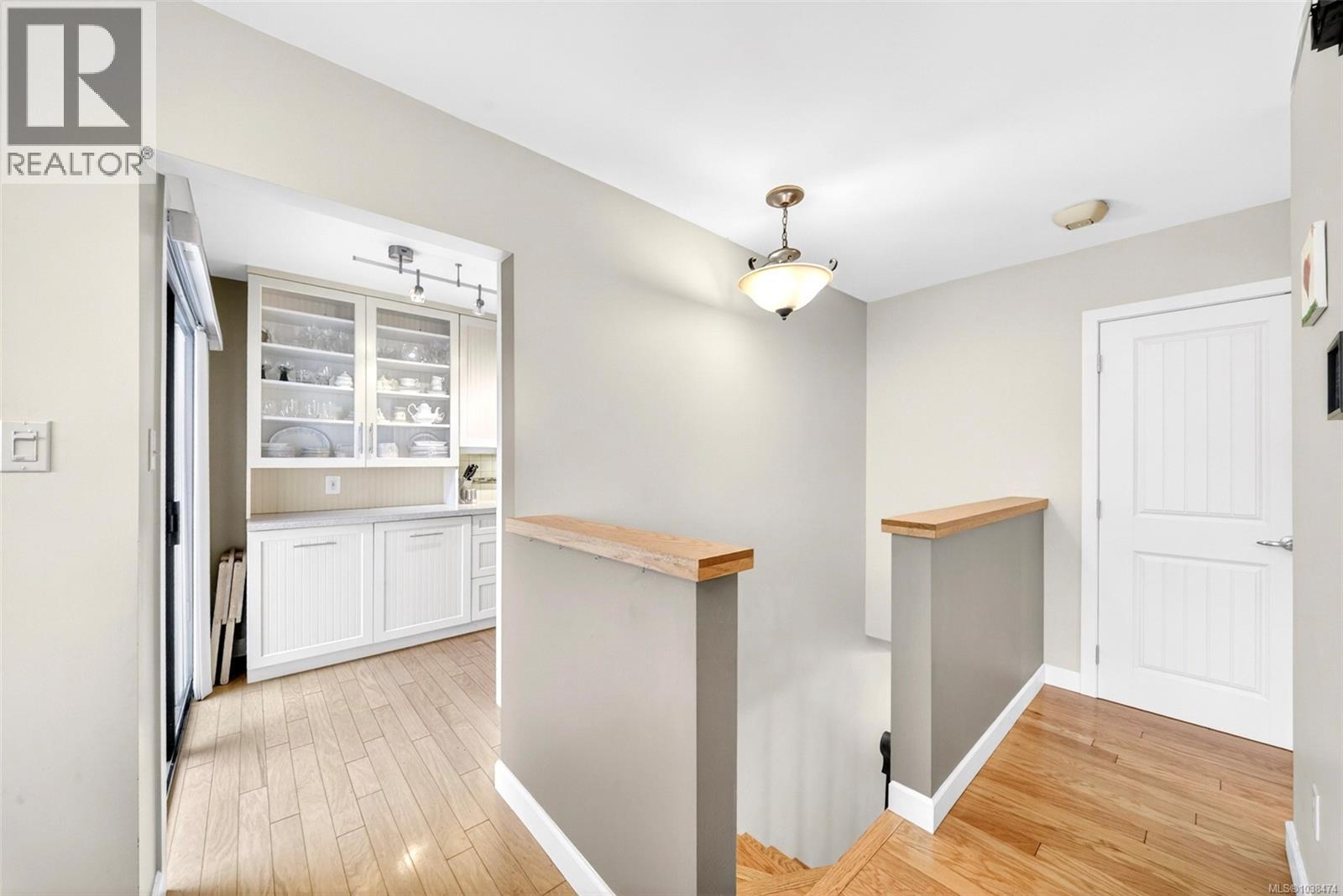 #1 946 Selkirk Ave - 12