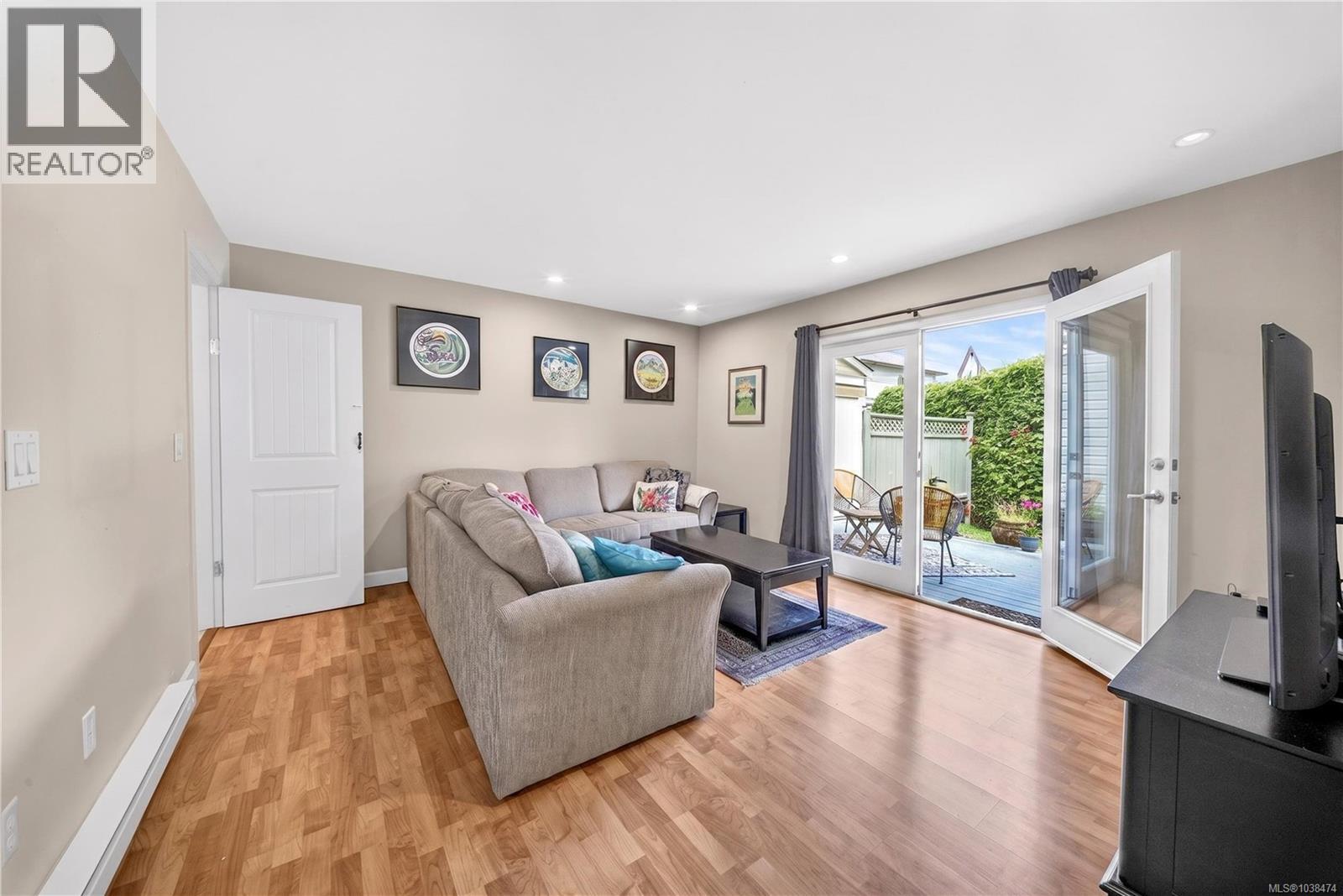 #1 946 Selkirk Ave - 36