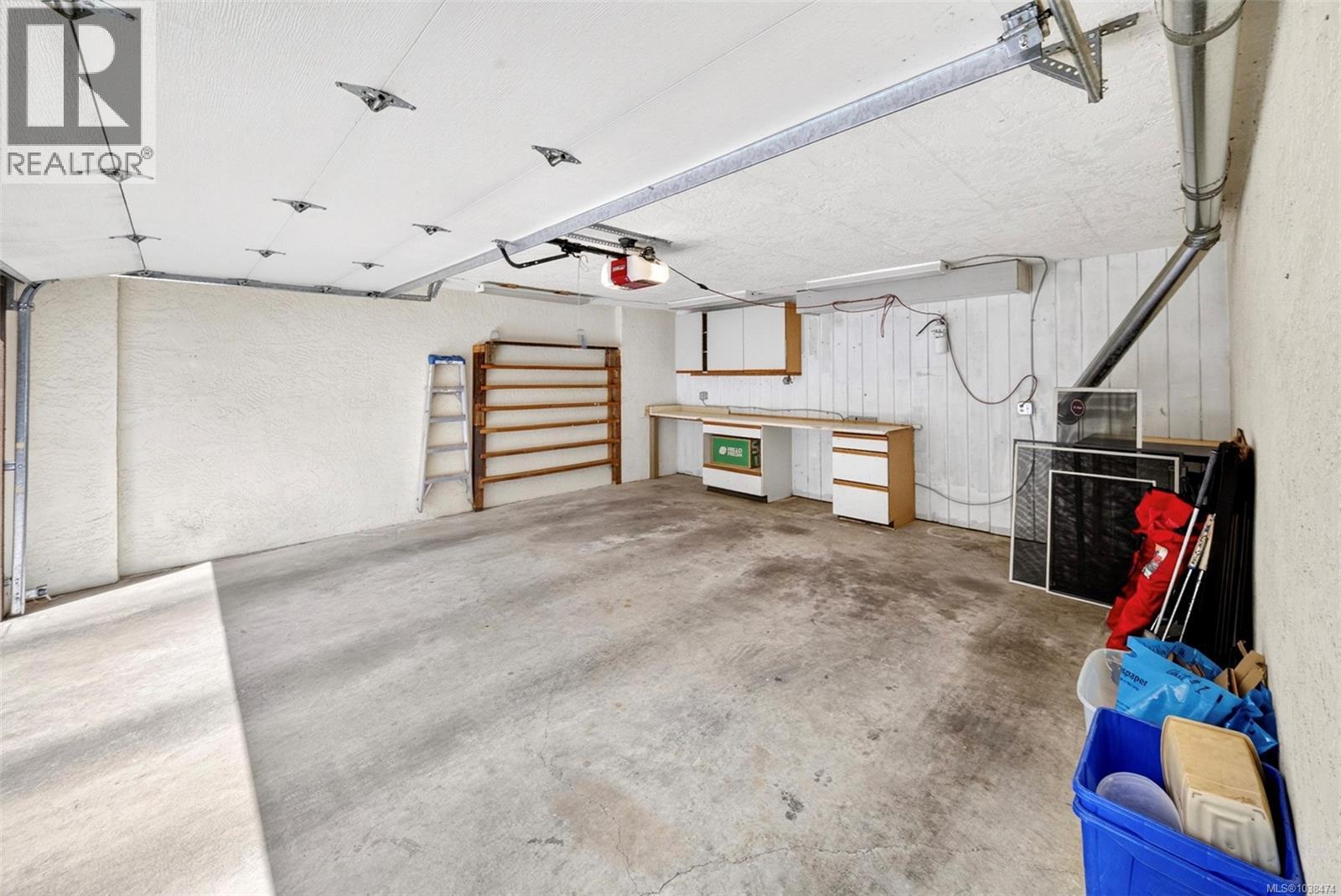 #1 946 Selkirk Ave - 41