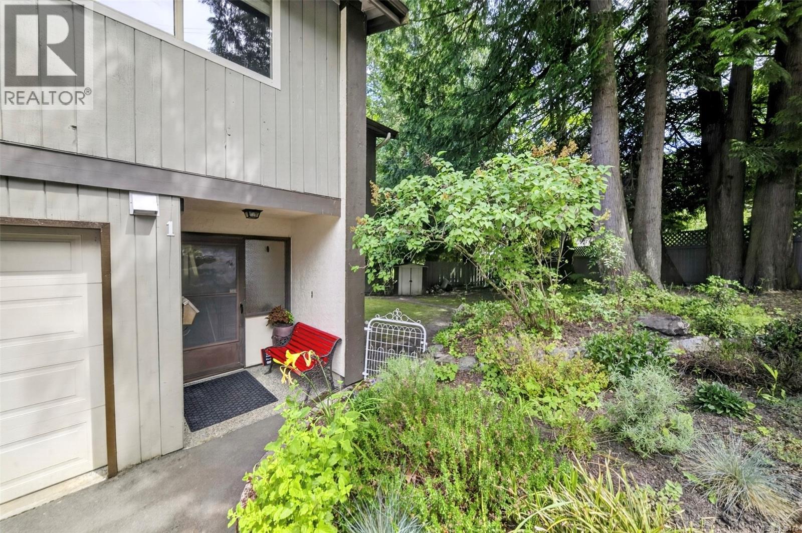 #1 946 Selkirk Ave - 42