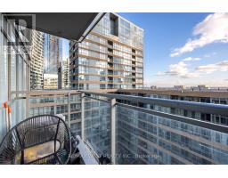 1106 - 15 Iceboat Terrace, Toronto, ON M5V4A5 Photo 16