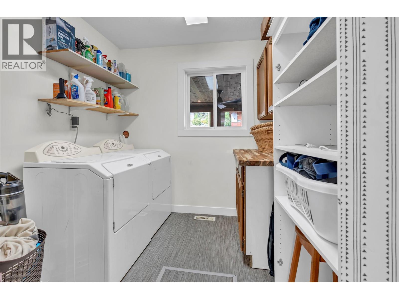 10816 Victoria Road S - 23