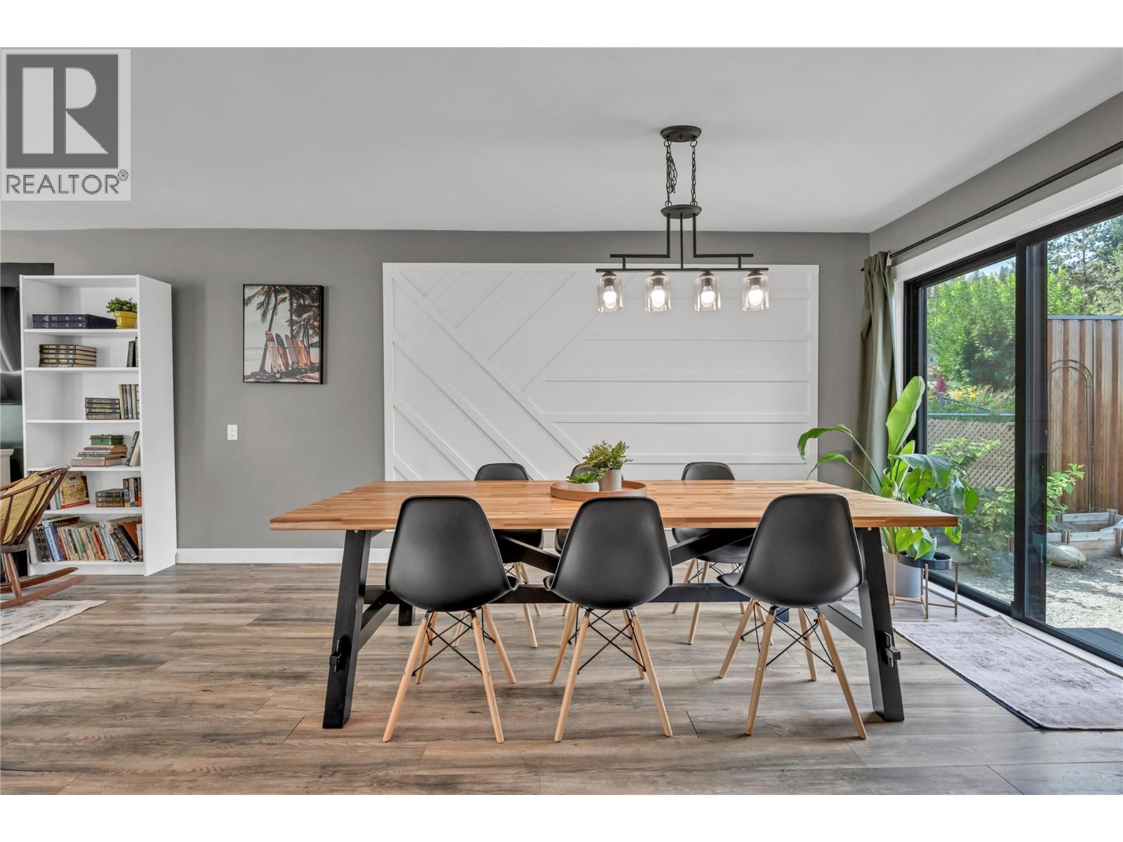 10816 Victoria Road S - 15