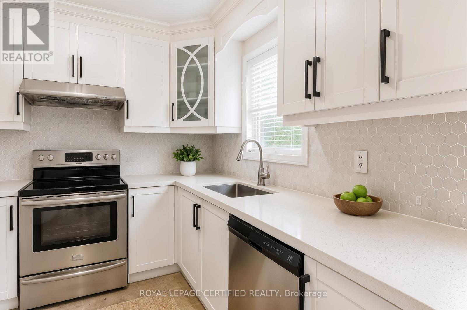 7177 VILLAGE WALK - 16