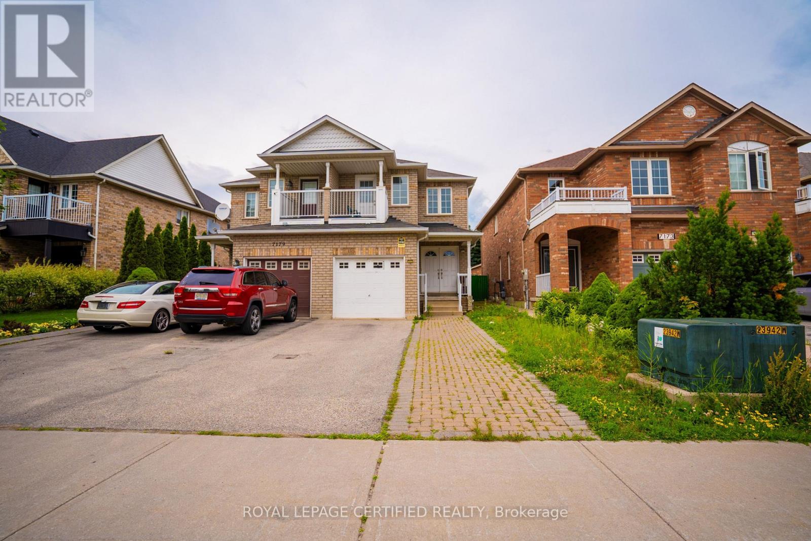 7177 VILLAGE WALK - 2