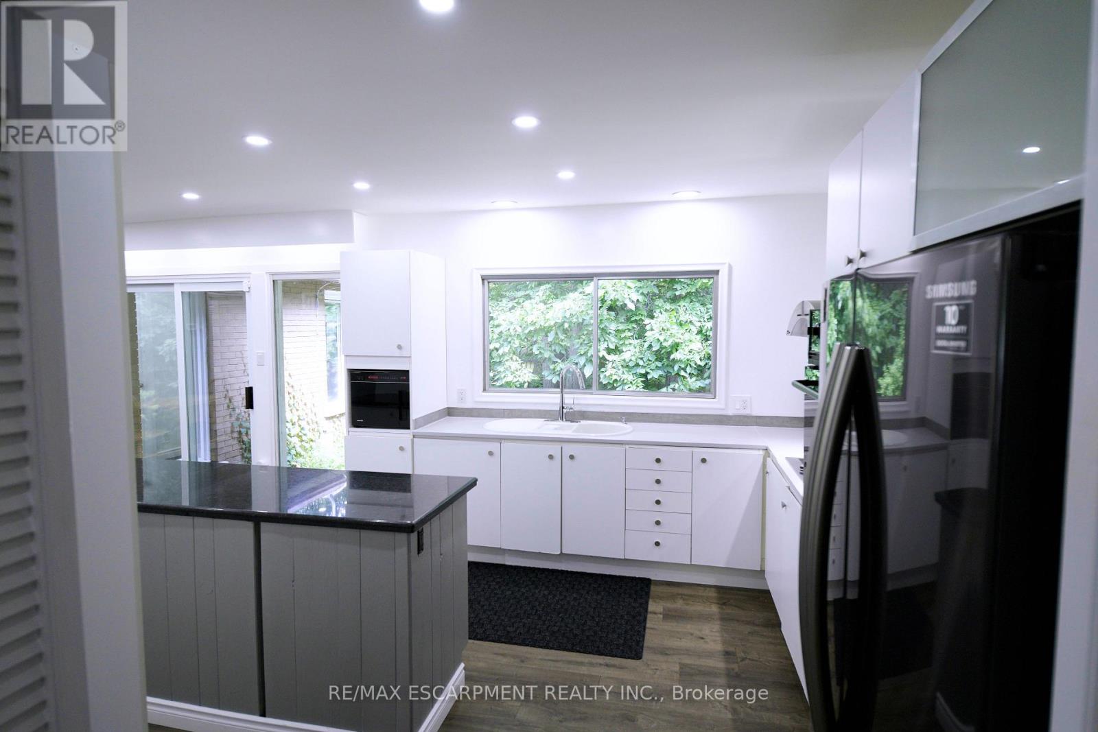 560 CRANE COURT - 11