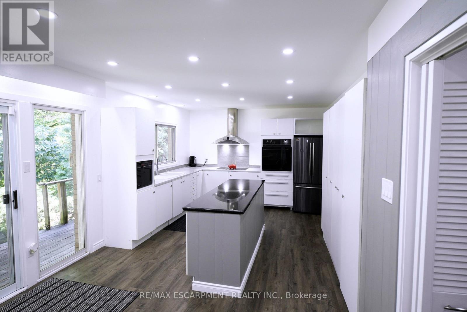 560 CRANE COURT - 14