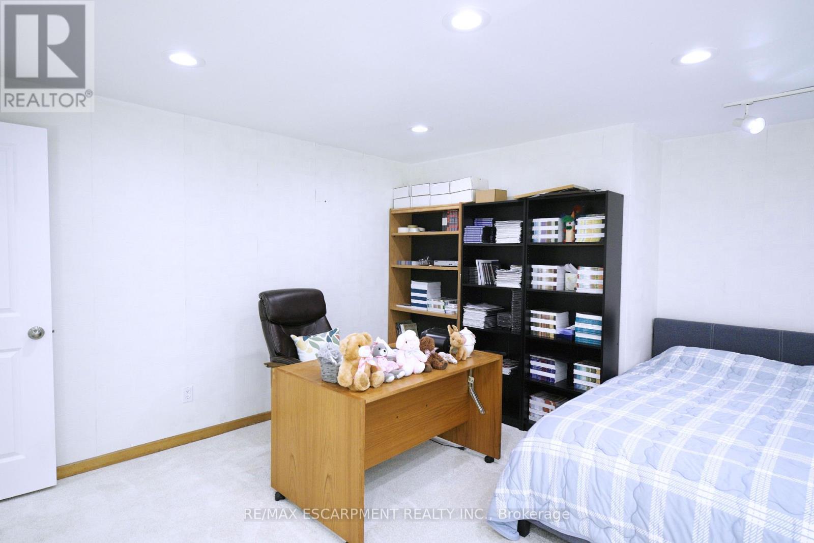 560 CRANE COURT - 17