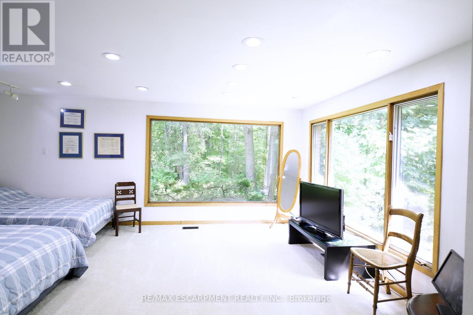 560 CRANE COURT - 19