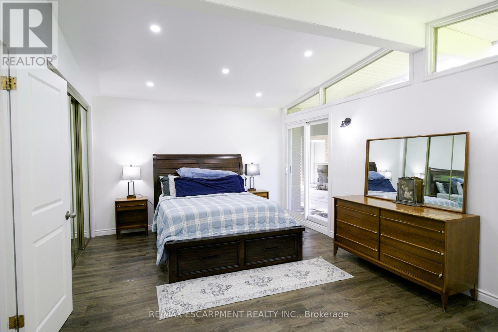 560 CRANE COURT - 23