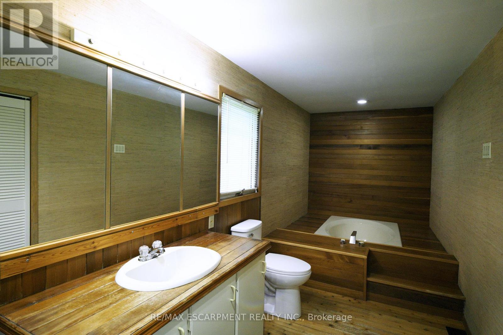 560 CRANE COURT - 33
