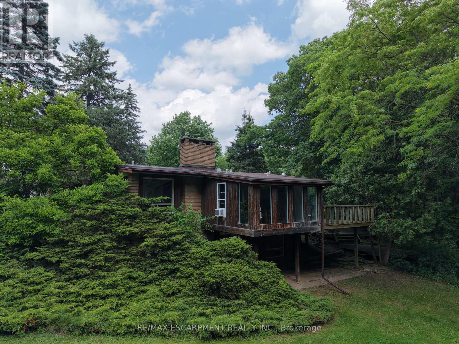 560 CRANE COURT - 4