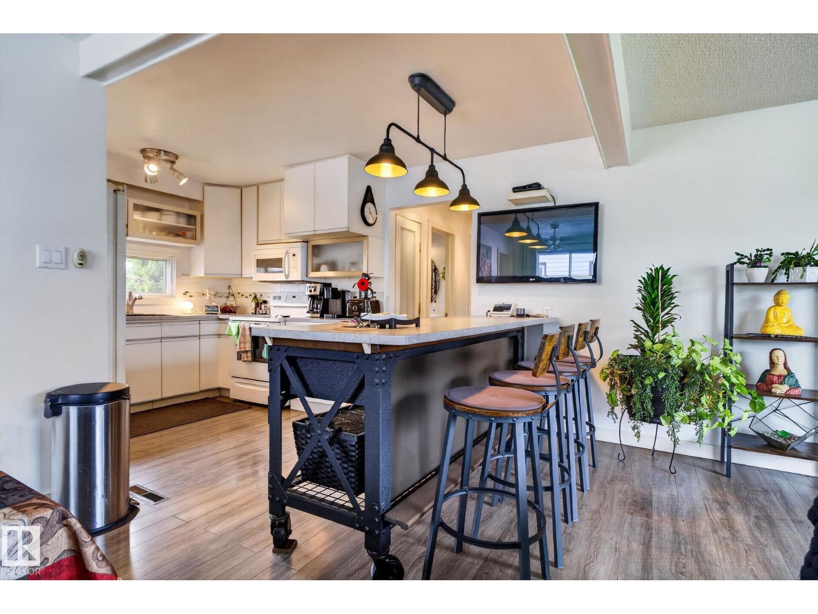 7539 149A AV NW - 10