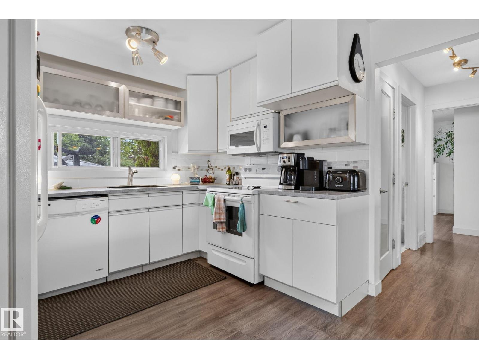 7539 149A AV NW - 11