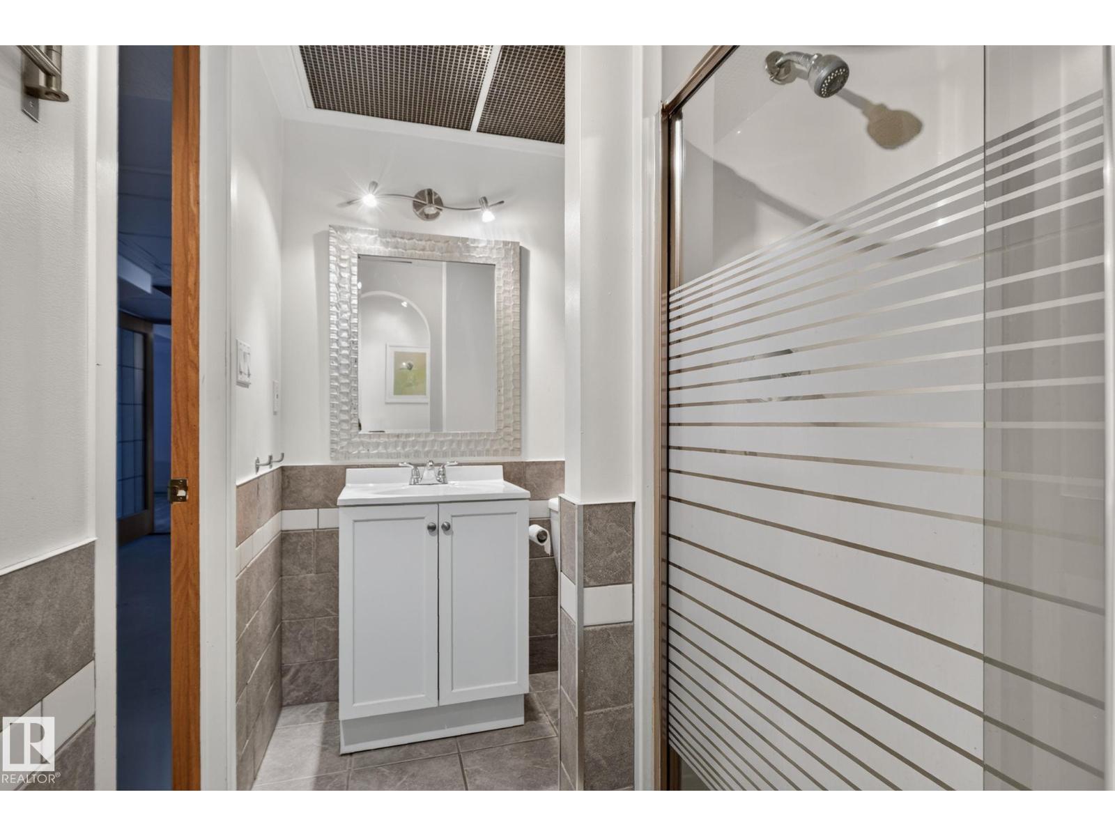 7539 149A AV NW - 25
