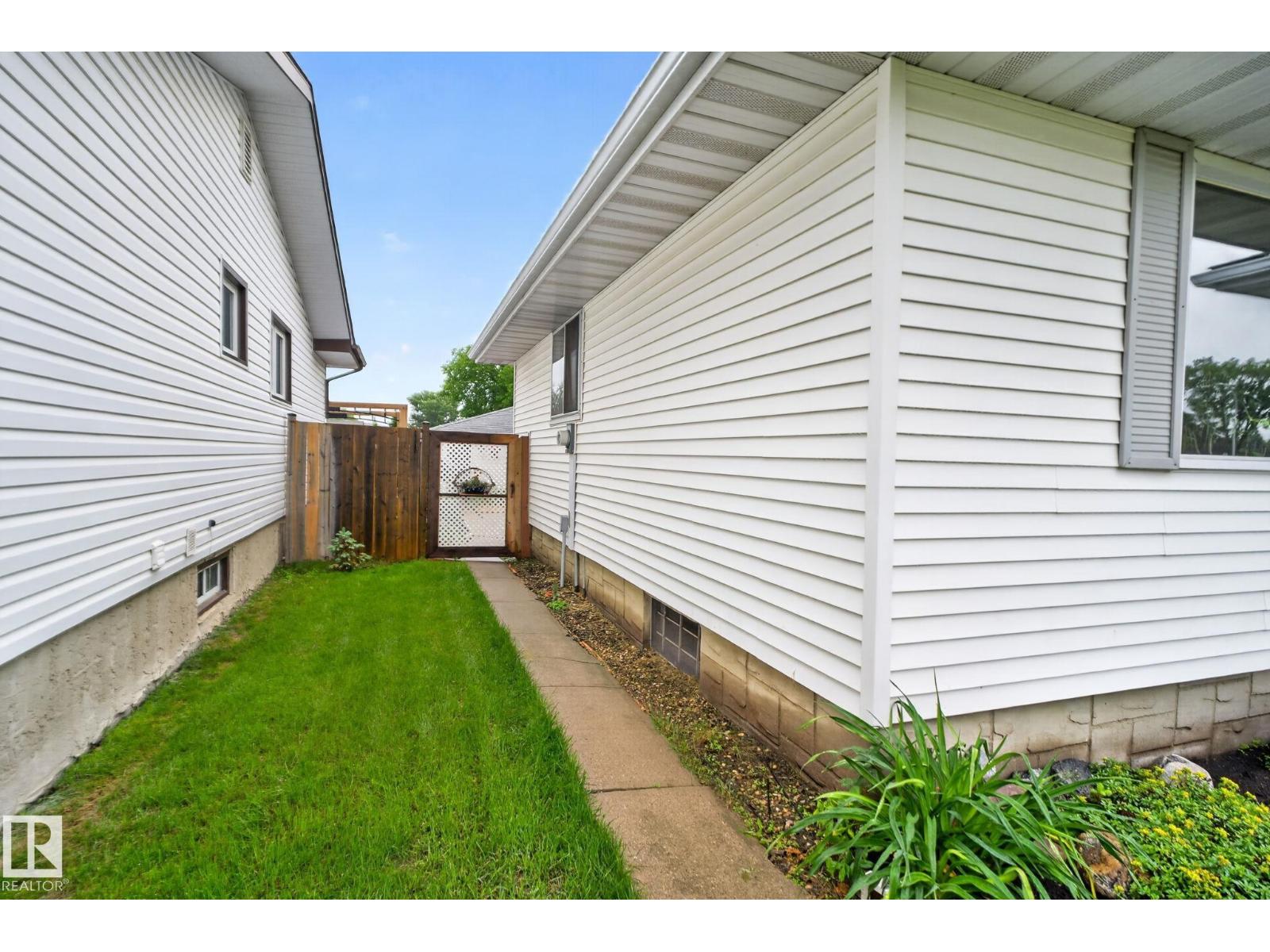 7539 149A AV NW - 27