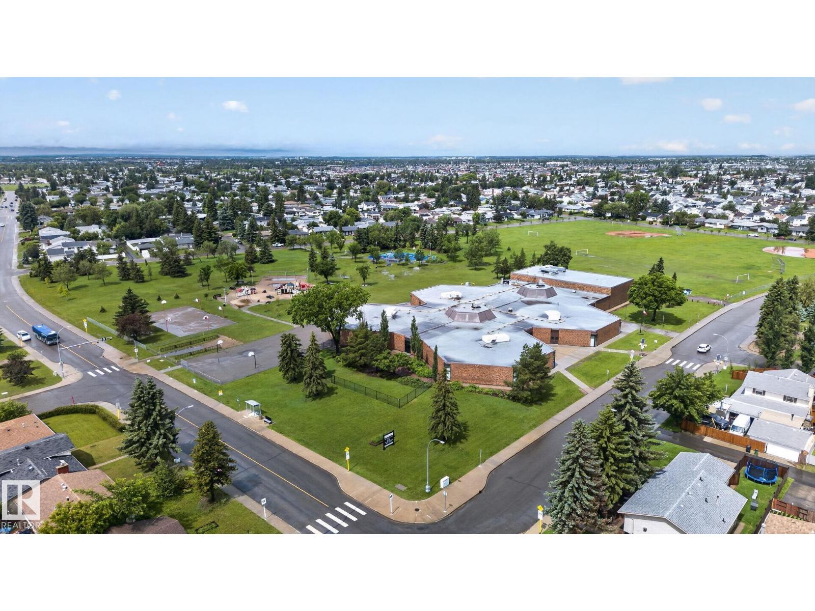7539 149A AV NW - 37