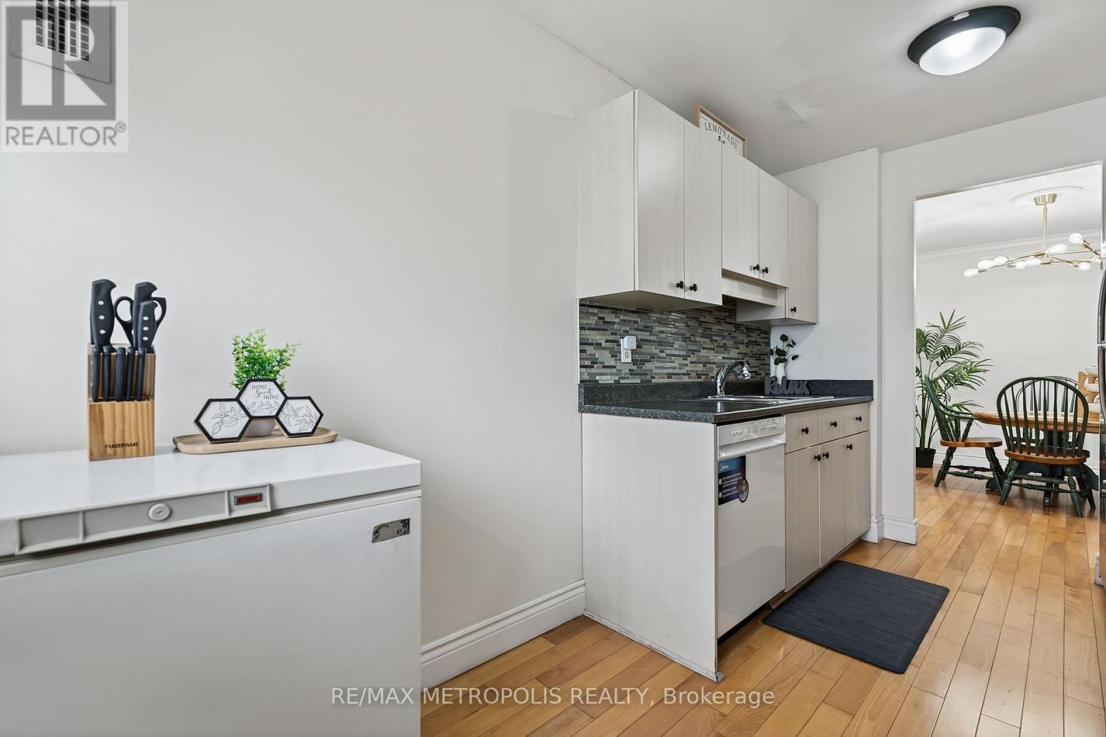 #707 44 FALBY COURT - 11