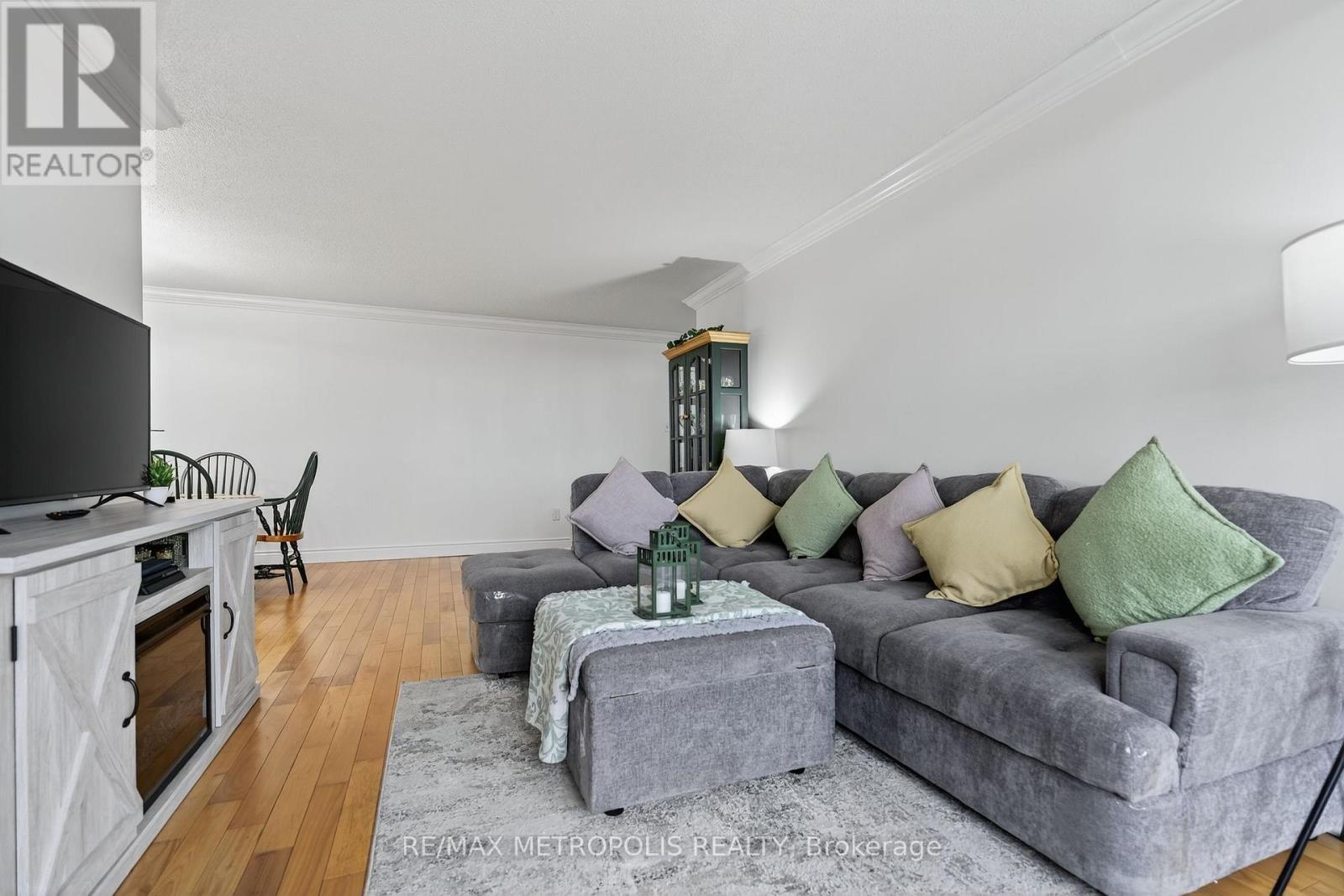 #707 44 FALBY COURT - 15